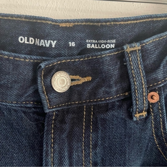 Old Navy Extra High-Rise Balloon Ankle Jeans Size 16 EUC some distressing - Picture 3 of 9